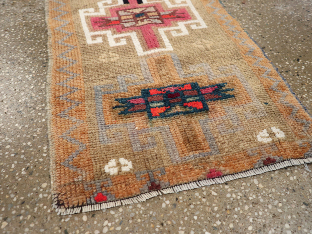 Vintage Turkish Anatolian Throw Rug, No.31663 - Galerie Shabab