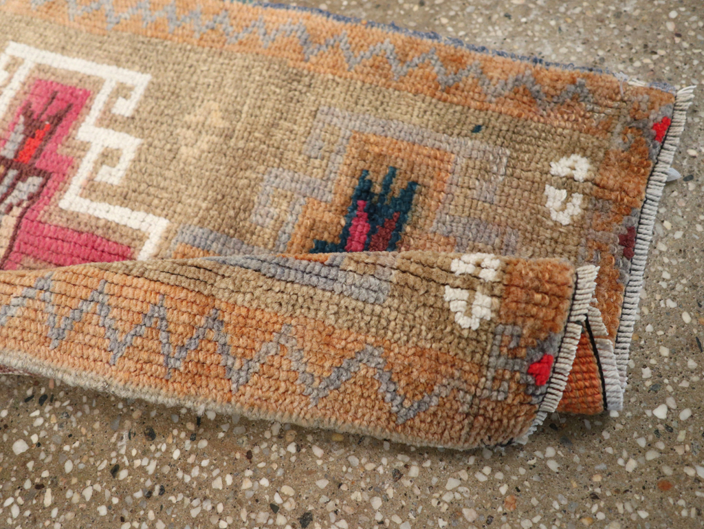 Vintage Turkish Anatolian Throw Rug, No.31663 - Galerie Shabab