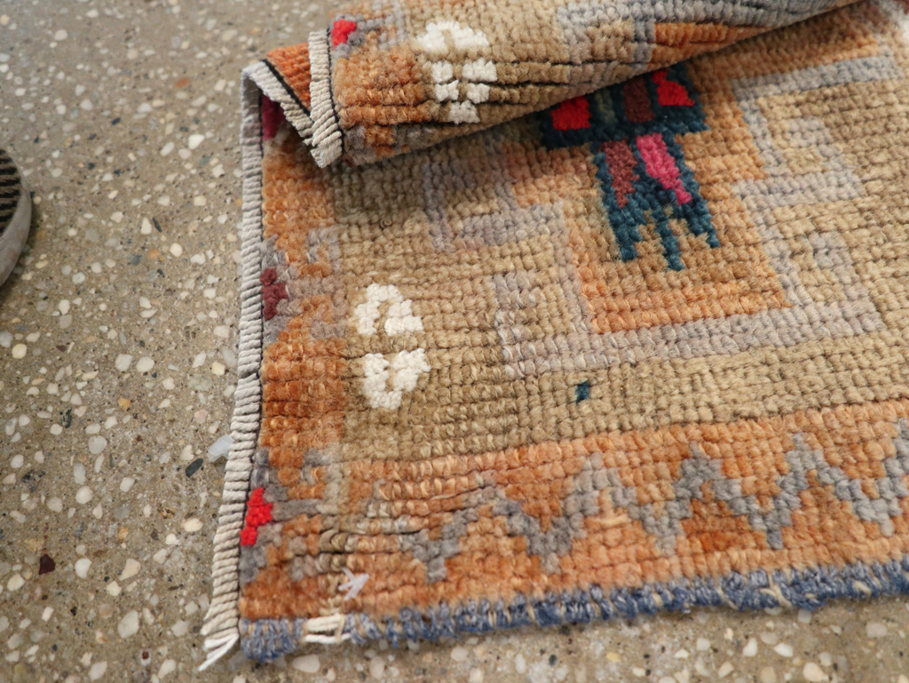 Vintage Turkish Anatolian Throw Rug, No.31663 - Galerie Shabab