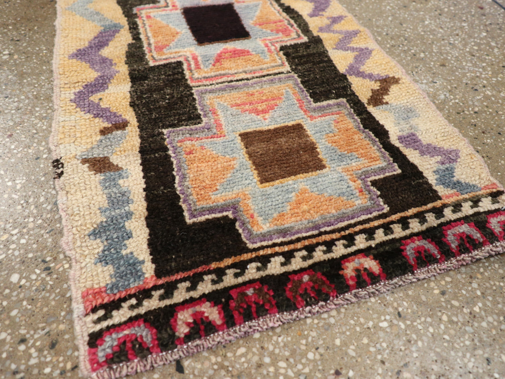Vintage Turkish Anatolian Throw Rug, No.31664 - Galerie Shabab