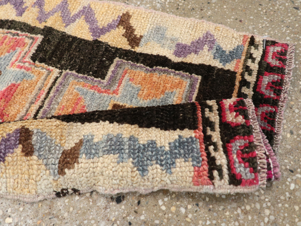 Vintage Turkish Anatolian Throw Rug, No.31664 - Galerie Shabab