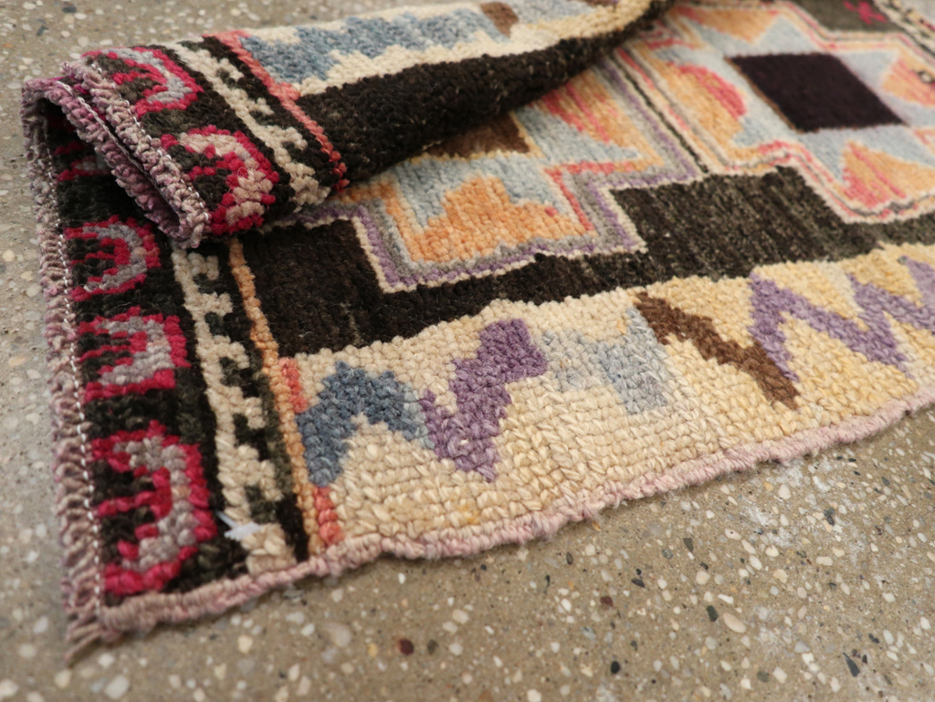 Vintage Turkish Anatolian Throw Rug, No.31664 - Galerie Shabab