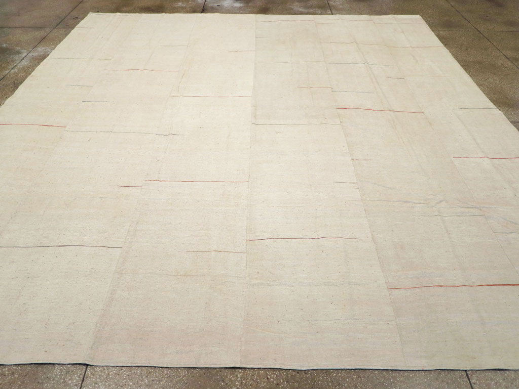 Modern Turkish Flatweave Square Room Size Carpet, No.31674 - Galerie Shabab