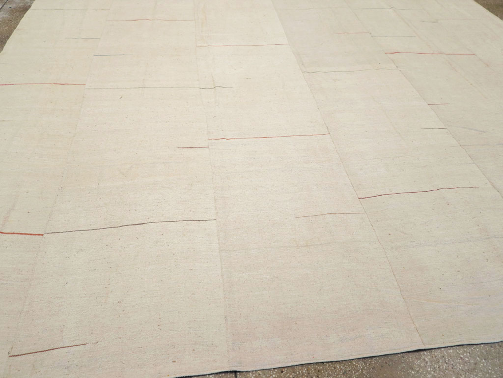 Modern Turkish Flatweave Square Room Size Carpet, No.31674 - Galerie Shabab