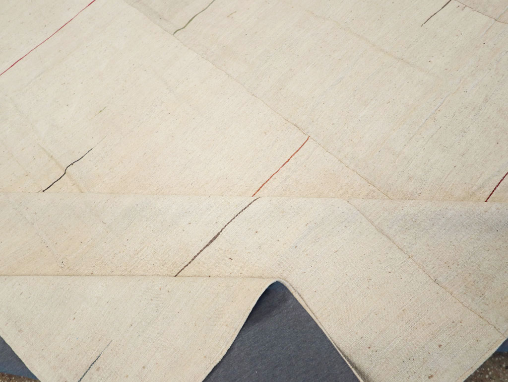 Modern Turkish Flatweave Square Room Size Carpet, No.31674 - Galerie Shabab