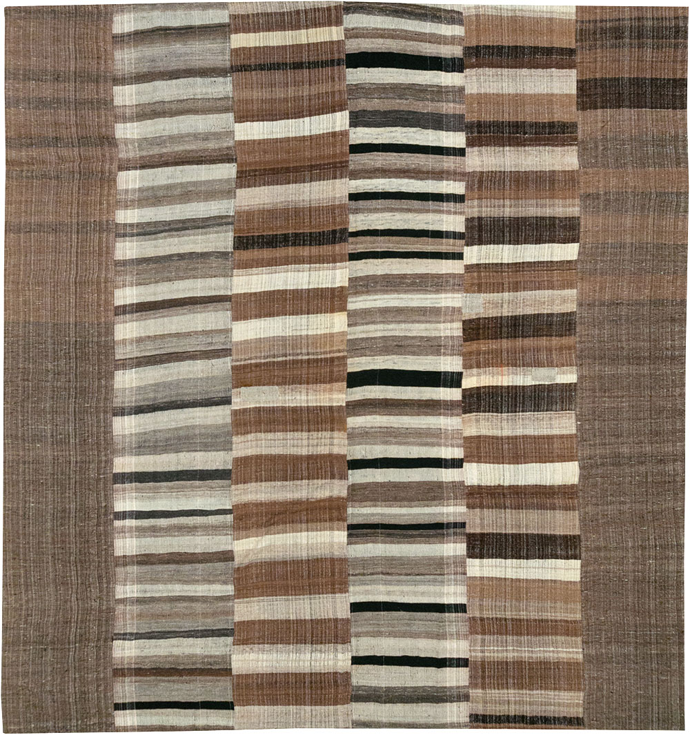 Modern Turkish Flatweave Kilim Square Room Size Carpet, No.31675 - Galerie Shabab