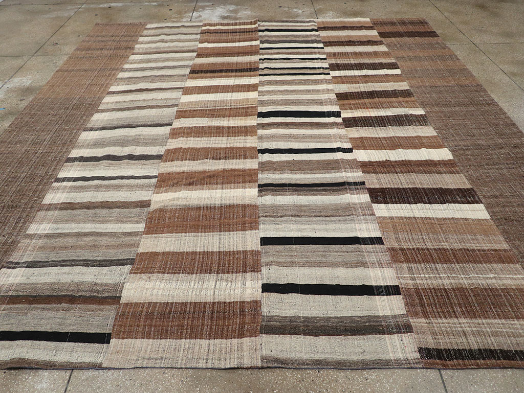 Modern Turkish Flatweave Kilim Square Room Size Carpet, No.31675 - Galerie Shabab