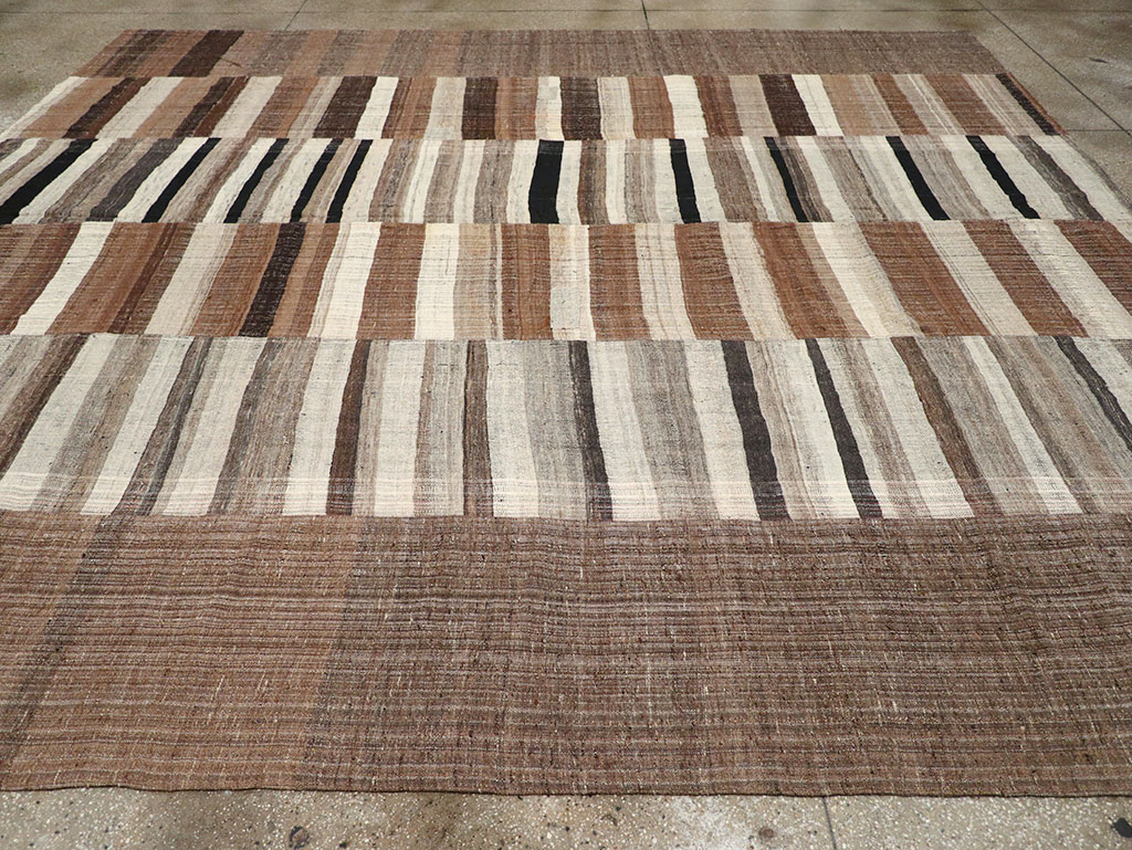 Modern Turkish Flatweave Kilim Square Room Size Carpet, No.31675 - Galerie Shabab