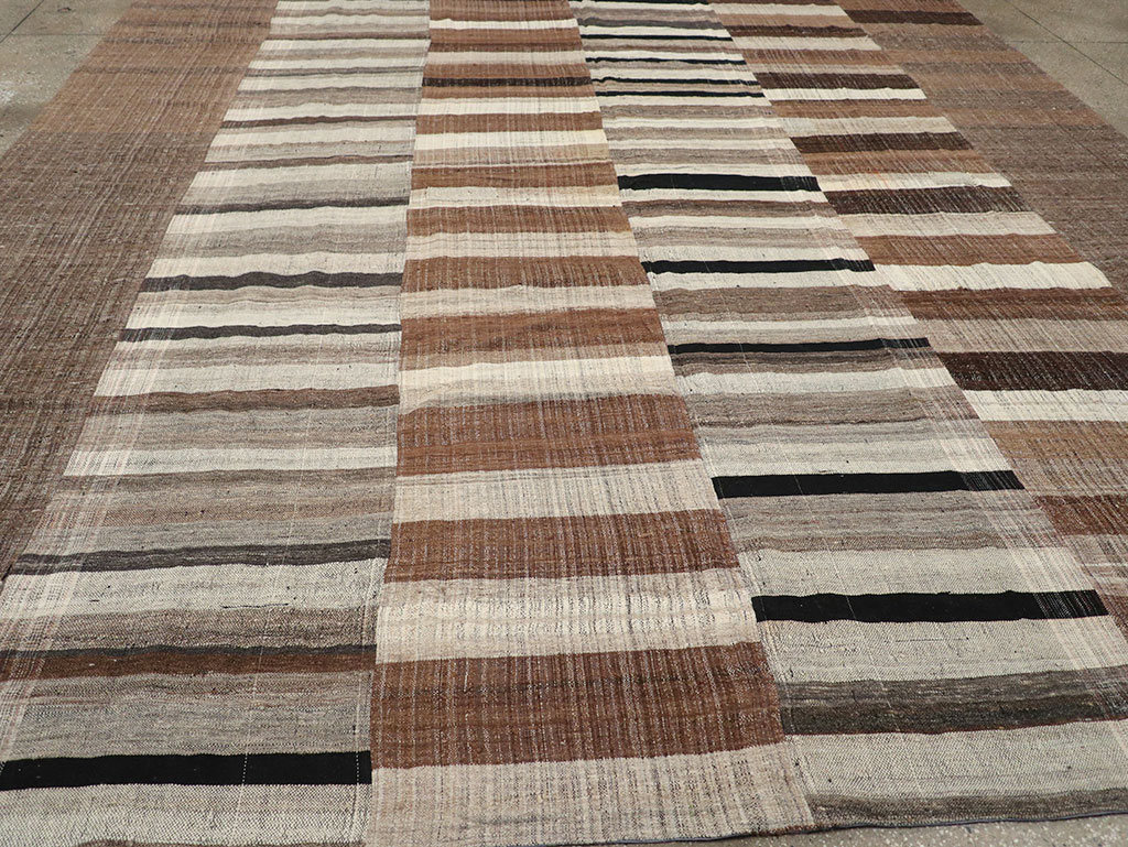 Modern Turkish Flatweave Kilim Square Room Size Carpet, No.31675 - Galerie Shabab