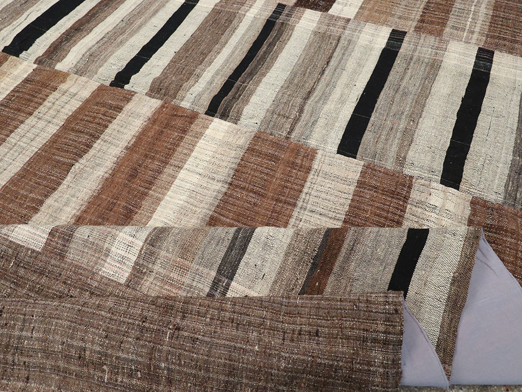 Modern Turkish Flatweave Kilim Square Room Size Carpet, No.31675 - Galerie Shabab