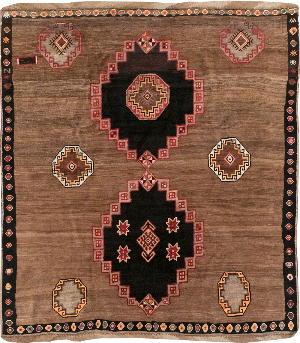 Vintage Turkish Anatolian Tribal Square Room Size Carpet, No.31677 - Galerie Shabab