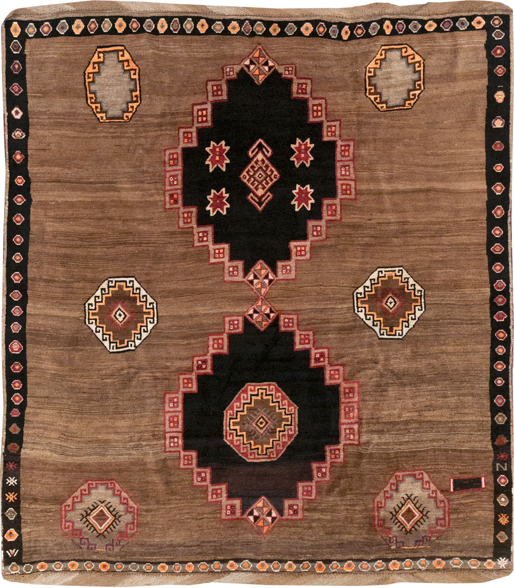 Vintage Turkish Anatolian Tribal Square Room Size Carpet, No.31677 - Galerie Shabab