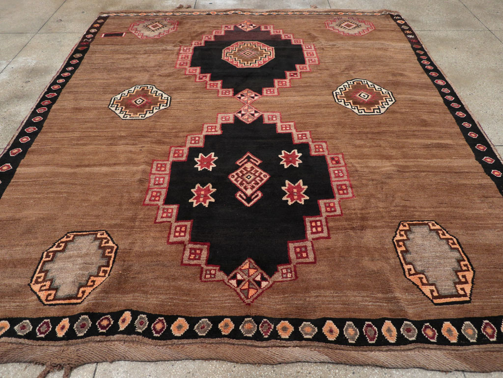 Vintage Turkish Anatolian Tribal Square Room Size Carpet, No.31677 - Galerie Shabab