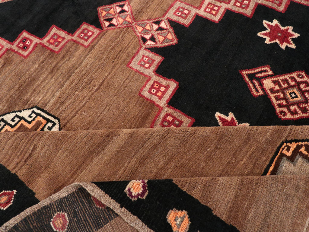 Vintage Turkish Anatolian Tribal Square Room Size Carpet, No.31677 - Galerie Shabab