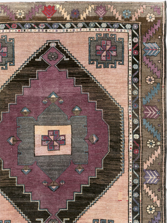 Vintage Turkish Anatolian Tribal Long Room Size Carpet, No.31692 - Galerie Shabab