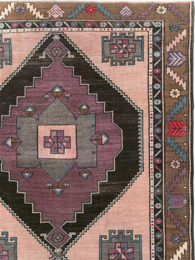 Vintage Turkish Anatolian Tribal Long Room Size Carpet, No.31692 - Galerie Shabab