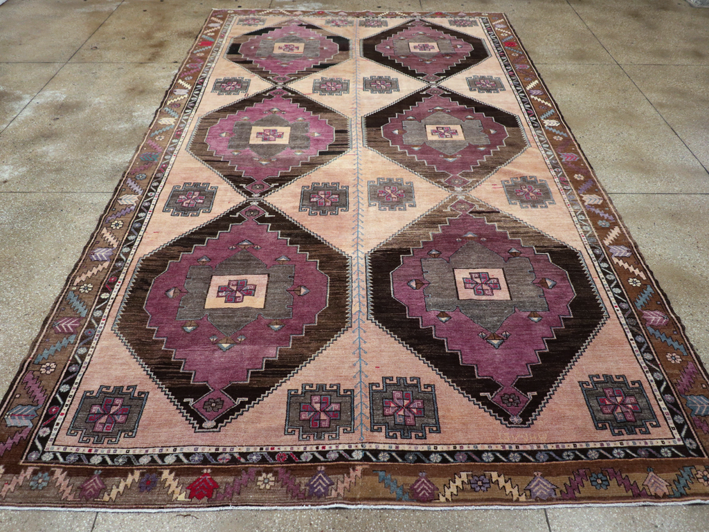 Vintage Turkish Anatolian Tribal Long Room Size Carpet, No.31692 - Galerie Shabab