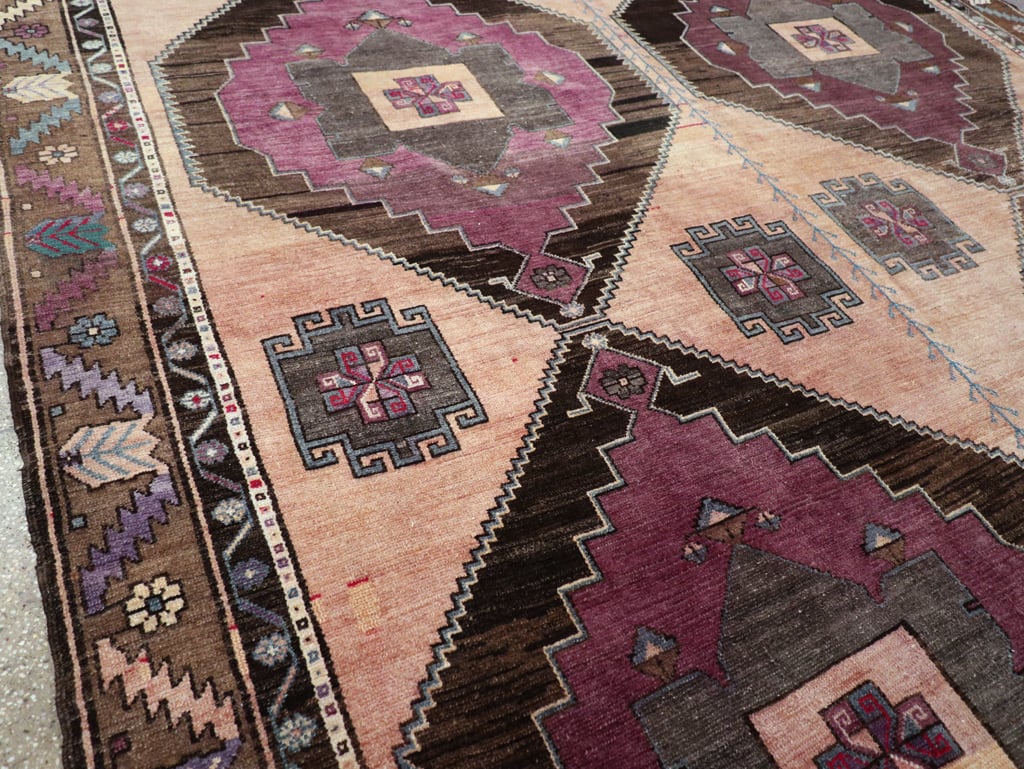 Vintage Turkish Anatolian Tribal Long Room Size Carpet, No.31692 - Galerie Shabab