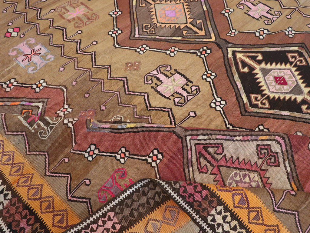 Vintage Turkish Flatweave Kilim Large Room Size Carpet, No.31735 - Galerie Shabab