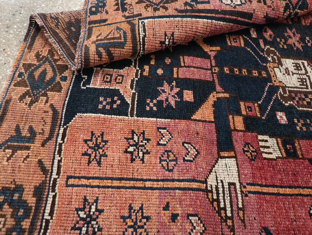 Vintage Persian Bakhtiari Rug, No.31747 - Galerie Shabab