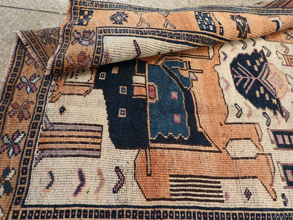 Vintage Persian Bakhtiari Pictorial Rug, No.31750 - Galerie Shabab