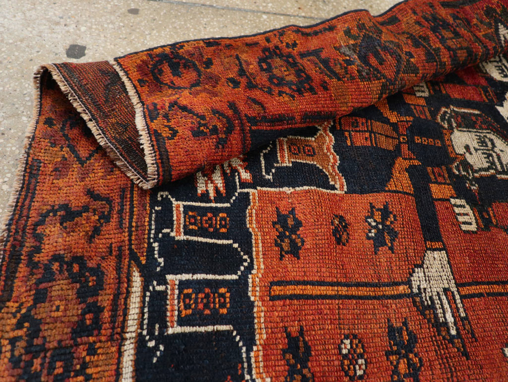 Vintage Persian Bakhtiari Rug, No.31753 - Galerie Shabab