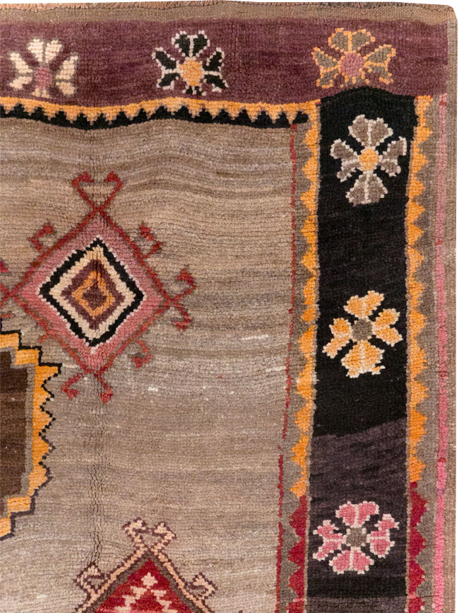 Vintage Turkish Anatolian Tribal Small Room Size Carpet, No.31756 - Galerie Shabab