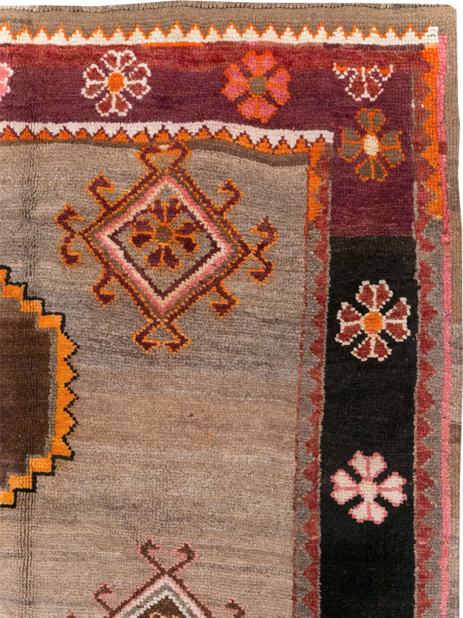 Vintage Turkish Anatolian Tribal Small Room Size Carpet, No.31756 - Galerie Shabab