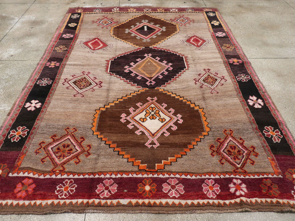 Vintage Turkish Anatolian Tribal Small Room Size Carpet, No.31756 - Galerie Shabab