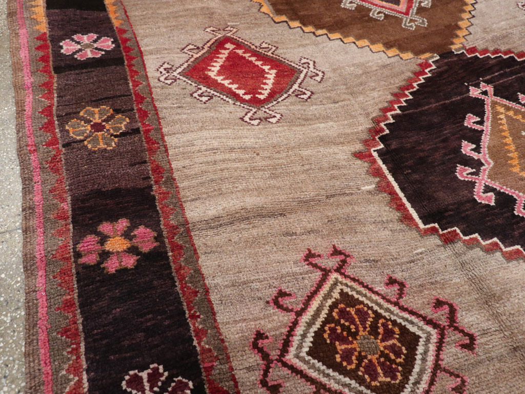Vintage Turkish Anatolian Tribal Small Room Size Carpet, No.31756 - Galerie Shabab