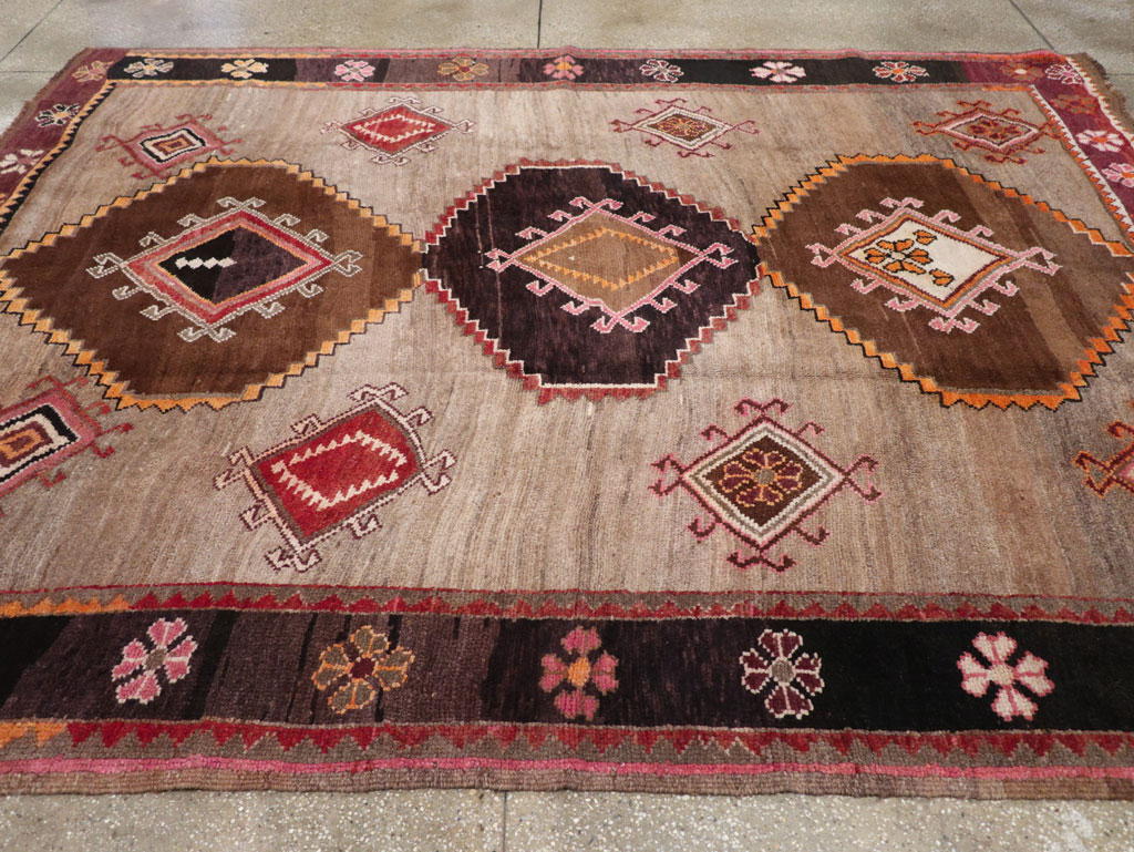 Vintage Turkish Anatolian Tribal Small Room Size Carpet, No.31756 - Galerie Shabab