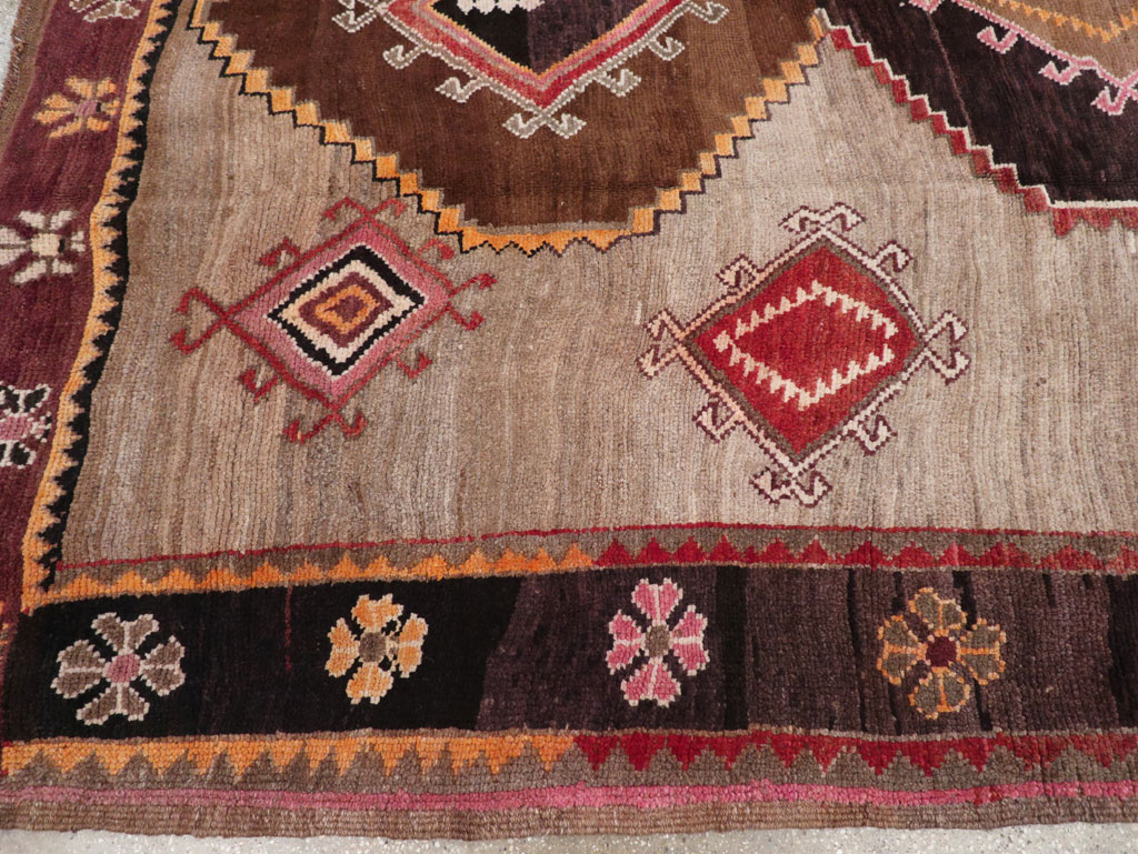 Vintage Turkish Anatolian Tribal Small Room Size Carpet, No.31756 - Galerie Shabab