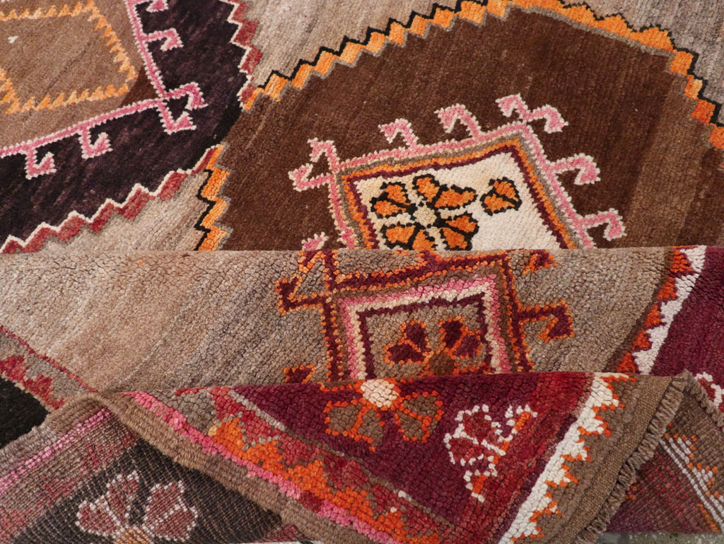 Vintage Turkish Anatolian Tribal Small Room Size Carpet, No.31756 - Galerie Shabab