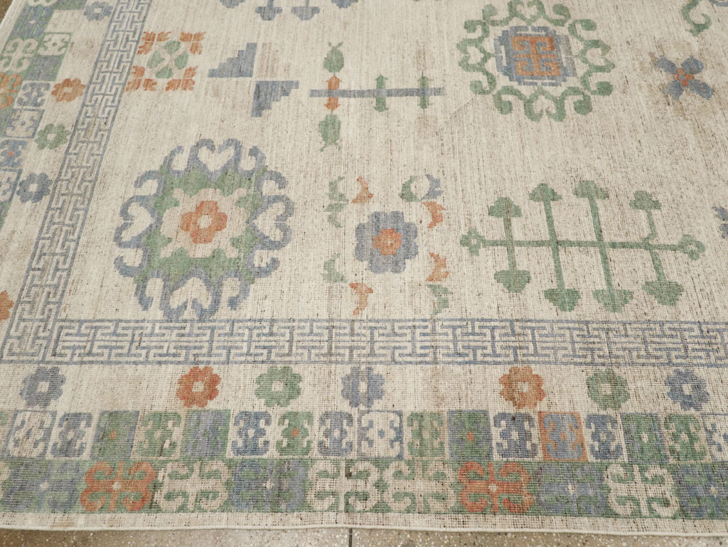 Modern East Turkestan Khotan Room Size Carpet, No.31761 - Galerie Shabab
