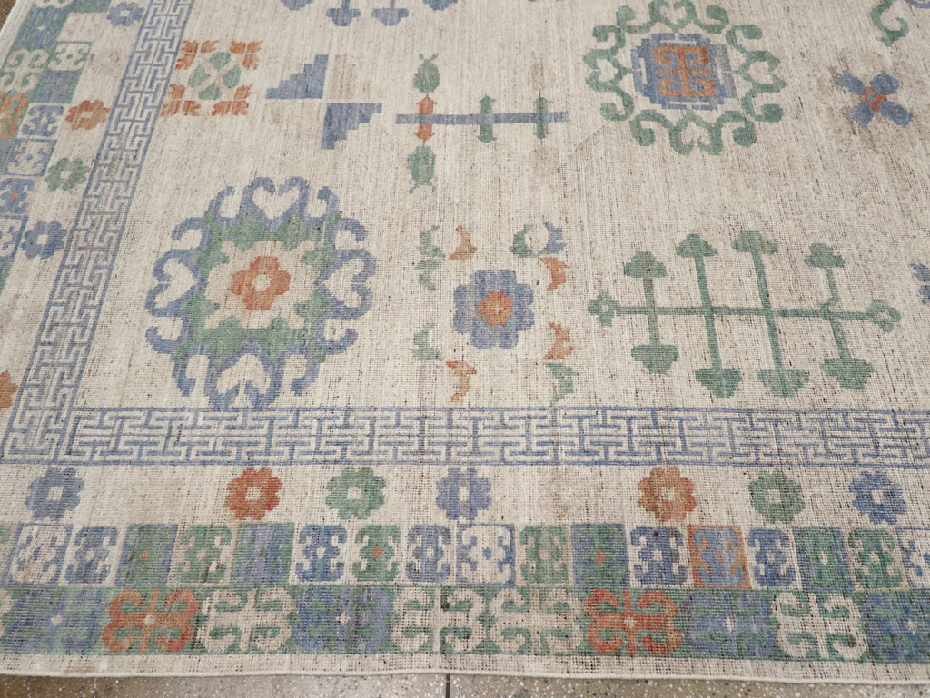 Modern East Turkestan Khotan Room Size Carpet, No.31761 - Galerie Shabab
