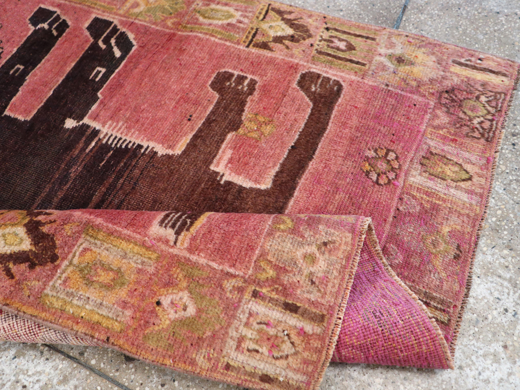 Vintage Persian Pictorial Shiraz Throw Rug, No.31777 - Galerie Shabab