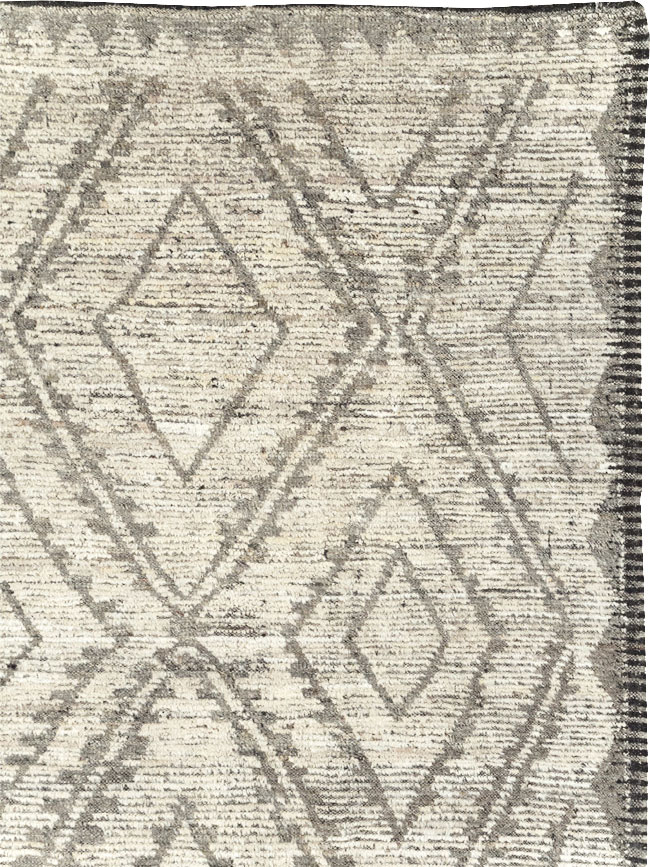 Contemporary Moroccan Inspired Turkish Large Room Size Carpet, No.31786 - Galerie Shabab