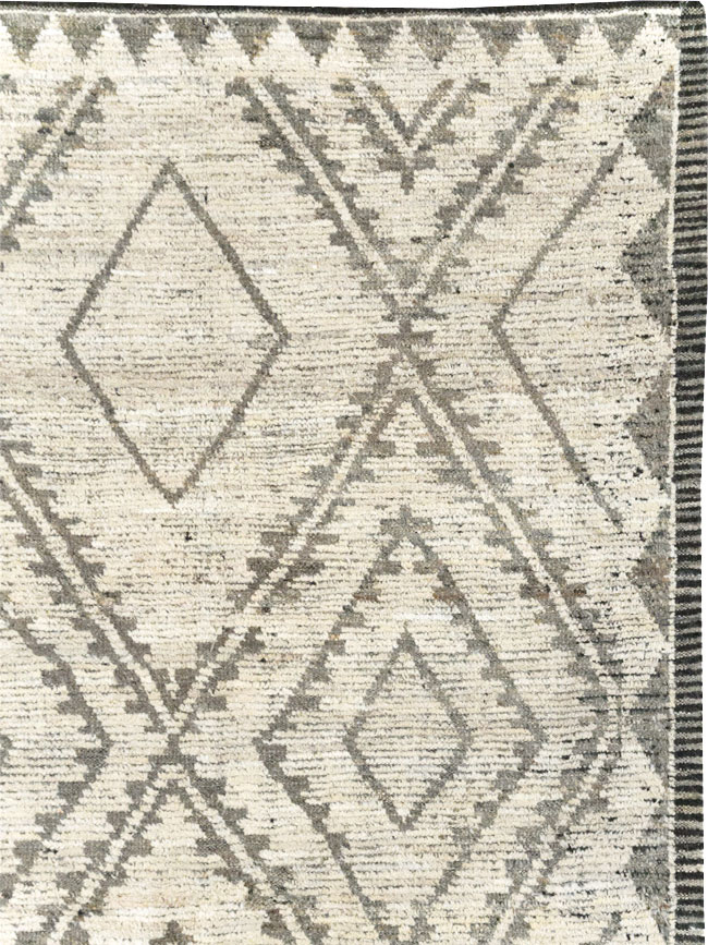 Contemporary Moroccan Inspired Turkish Large Room Size Carpet, No.31786 - Galerie Shabab