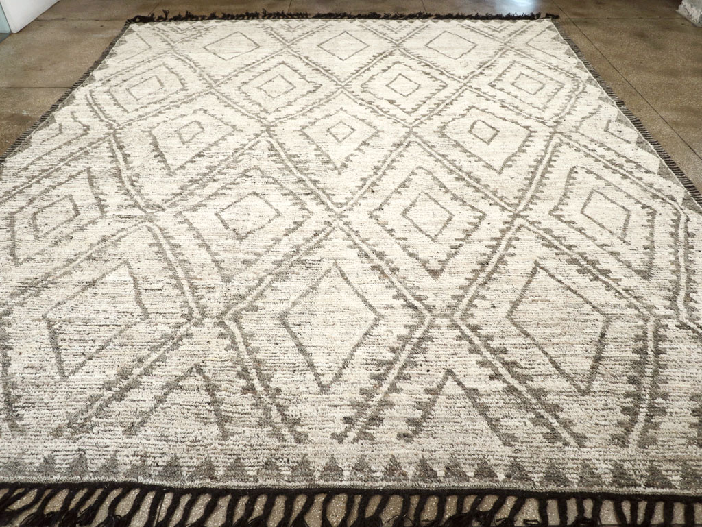 Contemporary Moroccan Inspired Turkish Large Room Size Carpet, No.31786 - Galerie Shabab