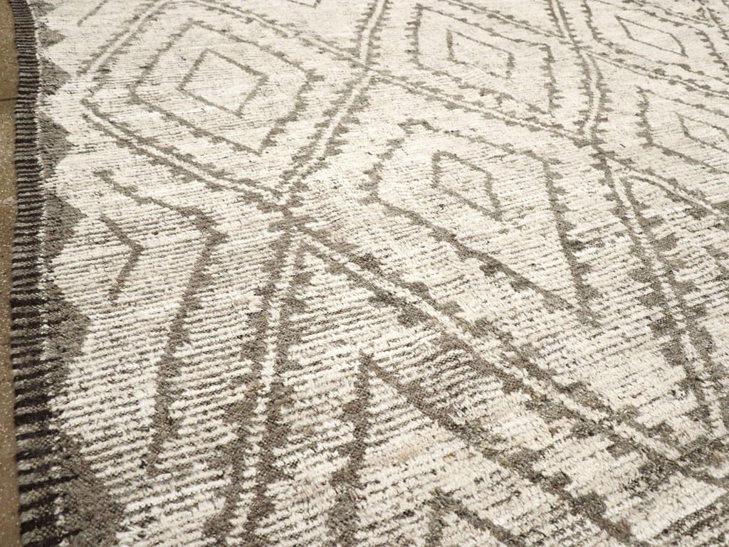 Contemporary Moroccan Inspired Turkish Large Room Size Carpet, No.31786 - Galerie Shabab