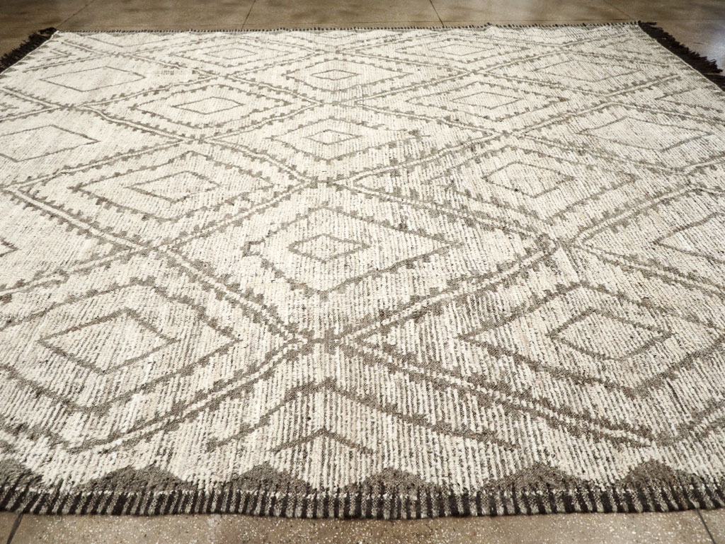 Contemporary Moroccan Inspired Turkish Large Room Size Carpet, No.31786 - Galerie Shabab