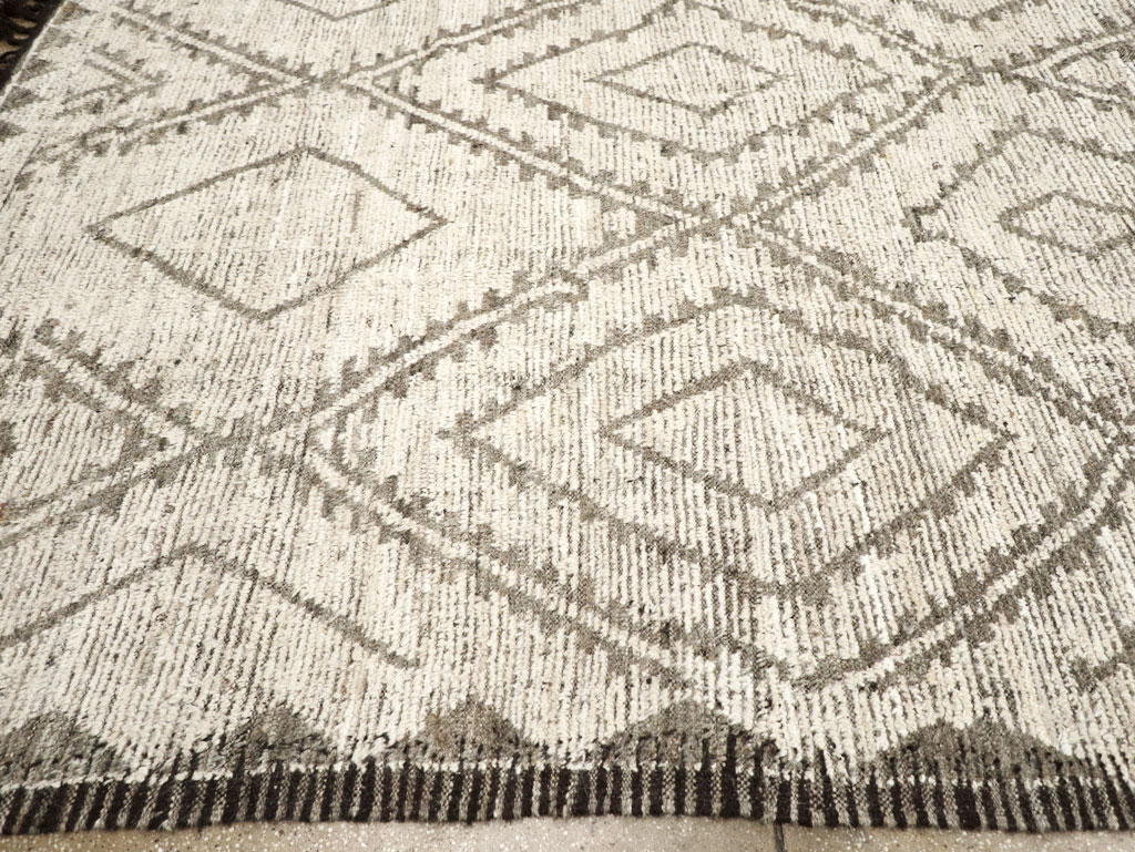 Contemporary Moroccan Inspired Turkish Large Room Size Carpet, No.31786 - Galerie Shabab