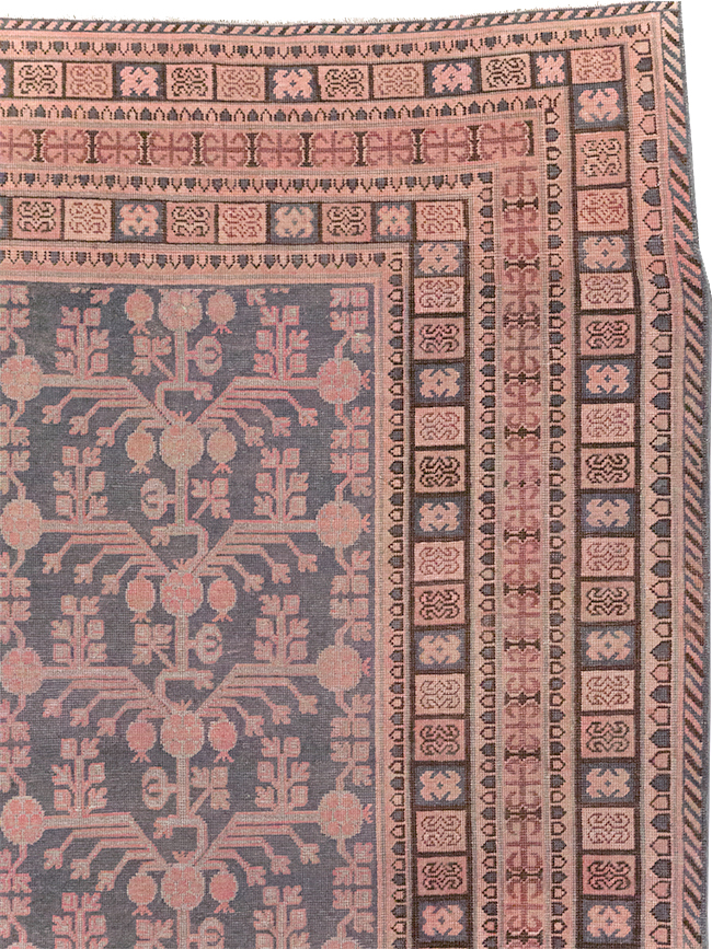 Antique East Turkestan Khotan Room Size Carpet, No.31787 - Galerie Shabab