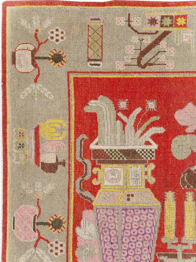 Antique East Turkestan Pictorial Vase Khotan Rug, No.31790 - Galerie Shabab
