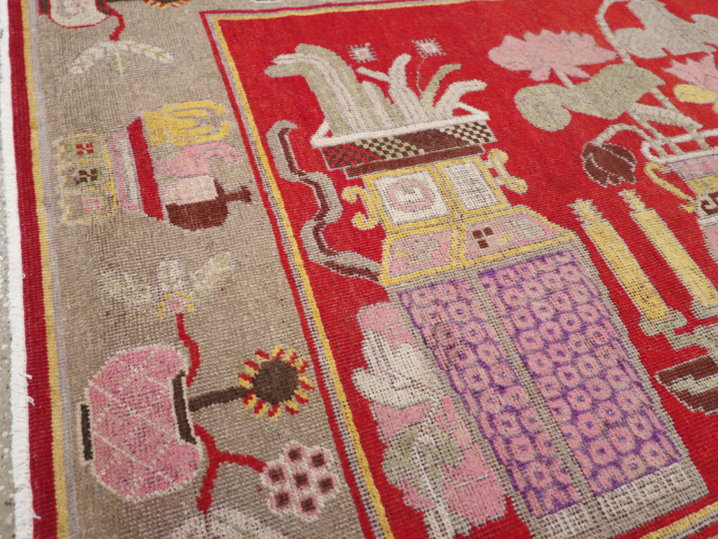 Antique East Turkestan Pictorial Vase Khotan Rug, No.31790 - Galerie Shabab