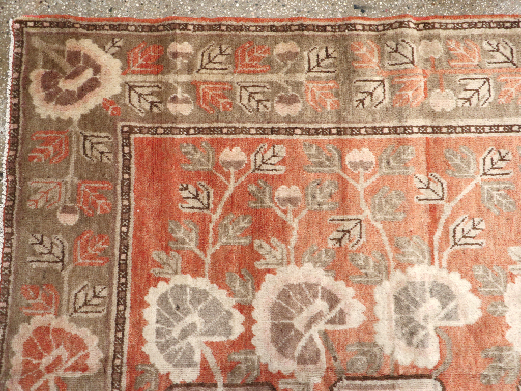 Antique East Turkestan Pictorial Vase Khotan Accent Rug, No.31791 - Galerie Shabab