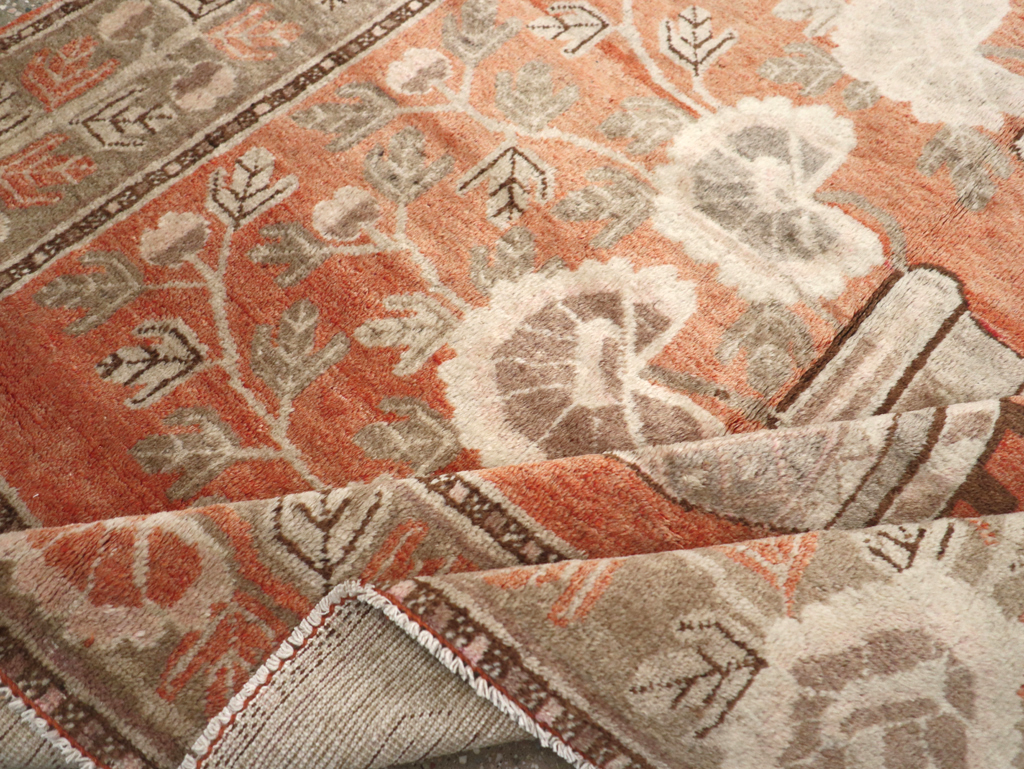 Antique East Turkestan Pictorial Vase Khotan Accent Rug, No.31791 - Galerie Shabab