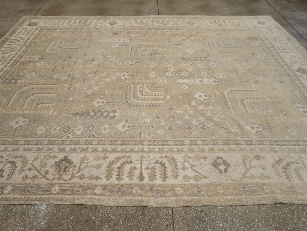 Antique Turkish Oushak Room Size Carpet, No.31826 - Galerie Shabab