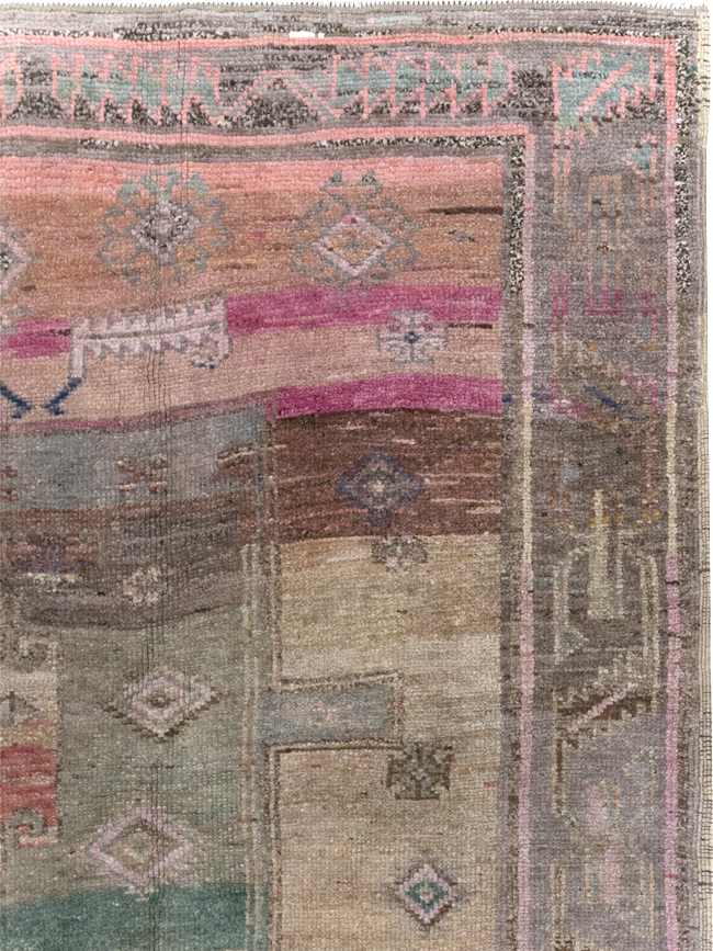 Vintage Turkish Anatolian Tribal Gallery Carpet, No.31830 - Galerie Shabab