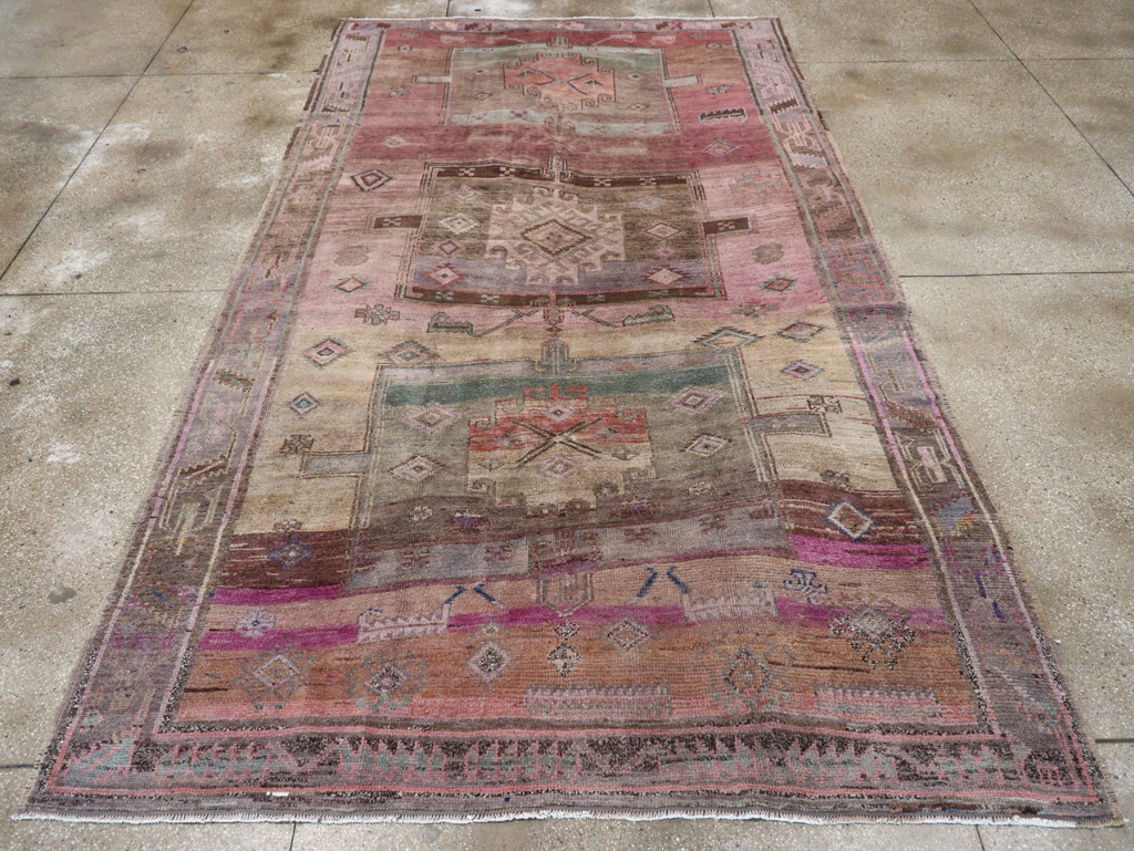 Vintage Turkish Anatolian Tribal Gallery Carpet, No.31830 - Galerie Shabab